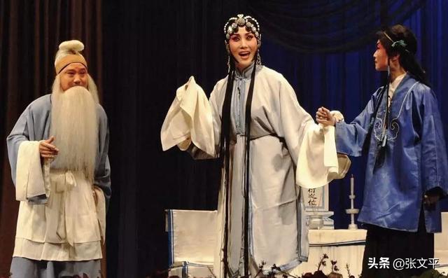 传统剧目《双官诰》中的“官诰”是指什么?