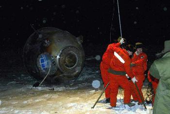 百年瞬间丨“神舟”四号飞船成功返回