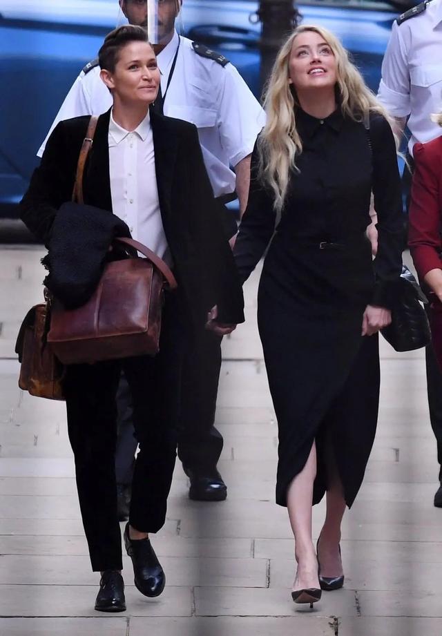 德普前妻、马斯克前女友太美了！性格直率身材火辣，美照层出不穷