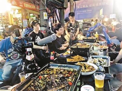 专访｜纪录片《宵夜江湖》总导演杜兴：“美食只是载体，我要反映的是人生故事”