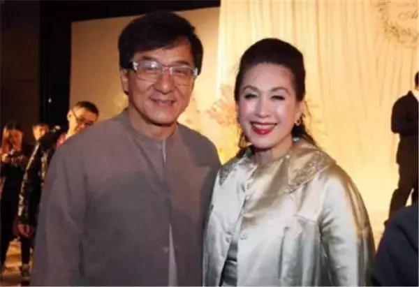 和王小凤并称鬼后，最美女僵尸，如今幸福美满