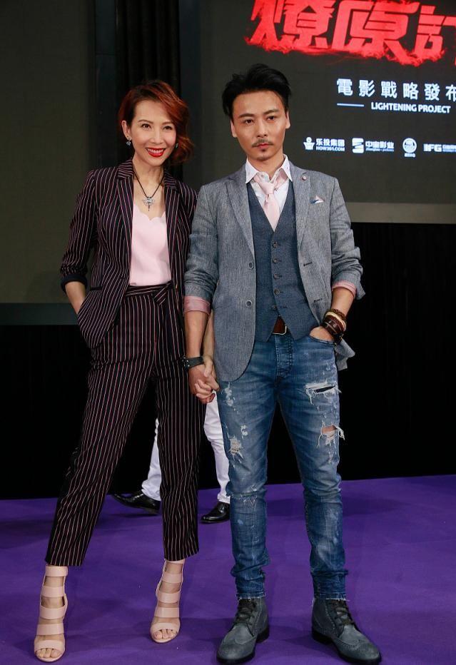 蔡少芬个高穿西装好霸气，同框老公气场被碾压，高2cm却变陪衬