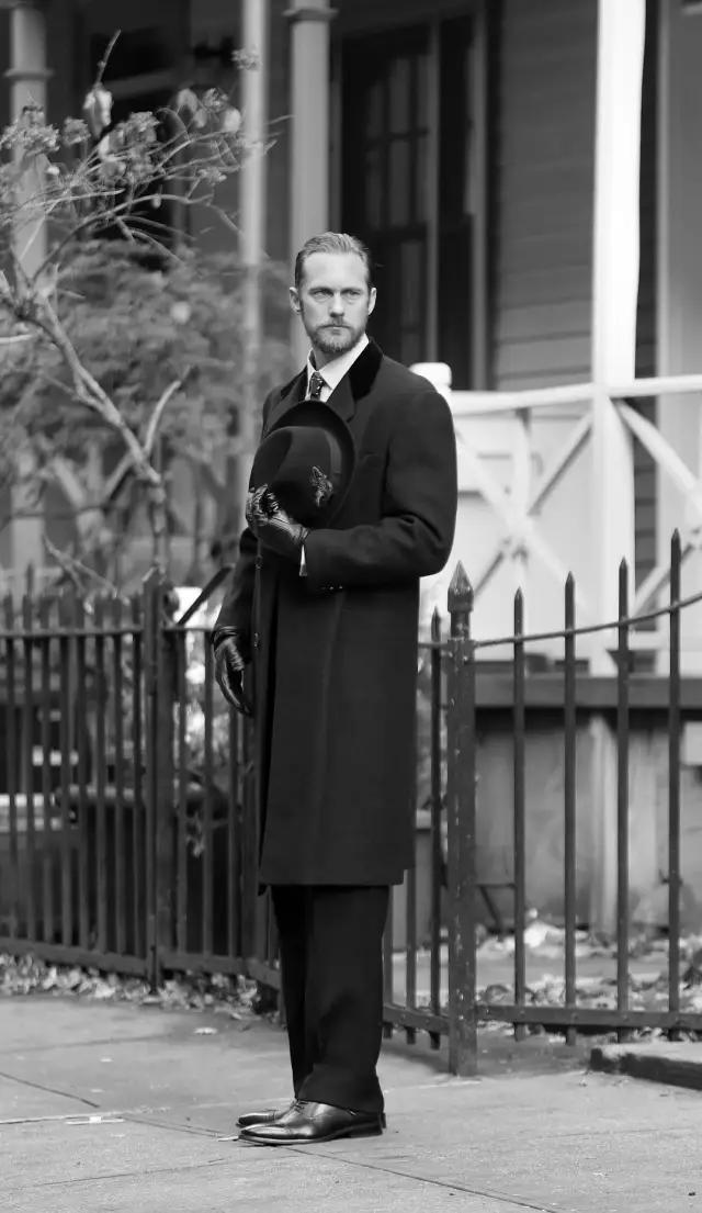 黑人装成白人嫁给白人老公，还想继续与黑人朋友一起玩吗？