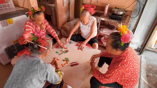 泉州丨神秘的三大渔女之蟳埔女，人人头上都戴花