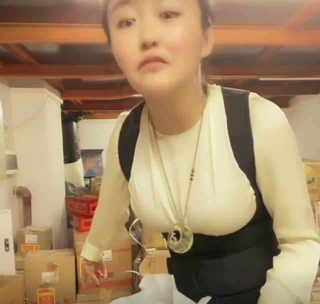 娇娇直播再爆料，称前夫强到不屑赵本山，称自己是毒蛇要咬死他