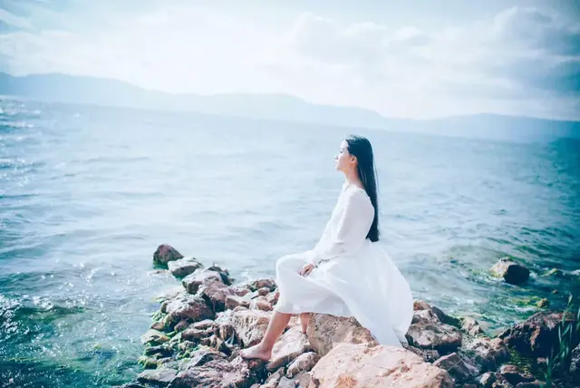 没有谋生能力的人，没有资格谋爱