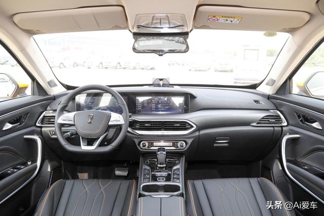 尺寸不小车身好停，自动挡好开家用SUV，不贵又省油，实拍奔腾T77