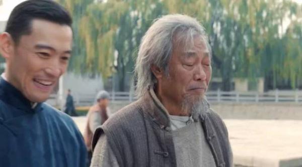 《老酒馆》最大反派早已出现，陈宝国还为其做过菜，只是无人识