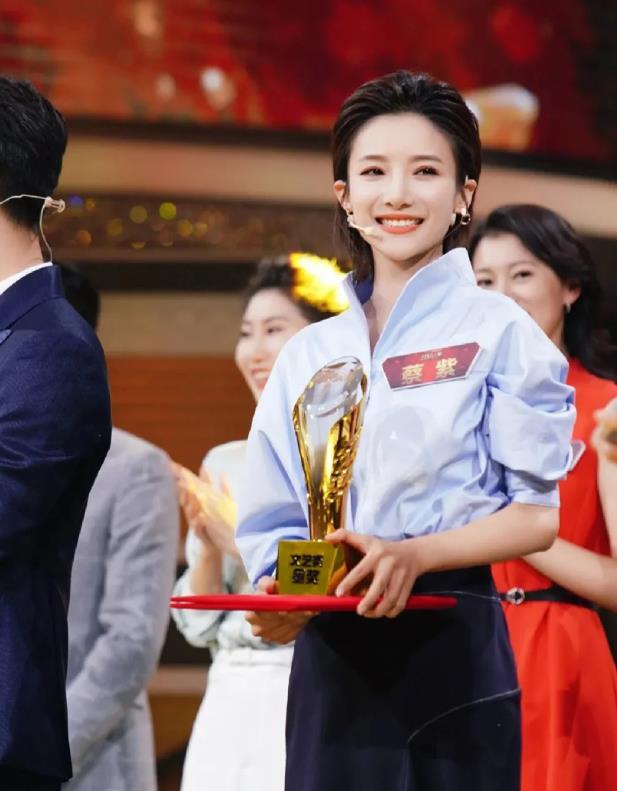 5年过去了,2019年央视主持人大赛的12位选手,差距已经拉开了