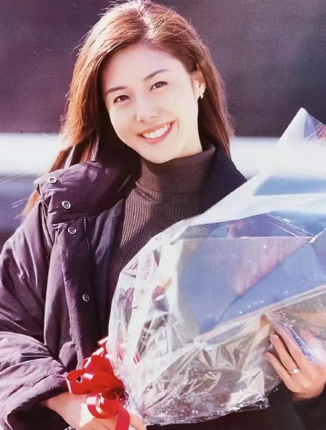 12位日本昭和女星,个个都是风情万种的美熟女,你更喜欢哪一位?