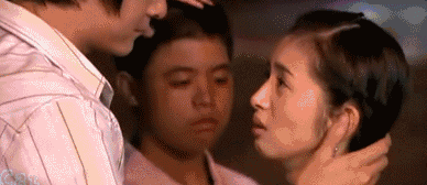 车祸后躺在地上吻，拔掉氧气管还要吻，国产剧花式吻戏智商在哪？