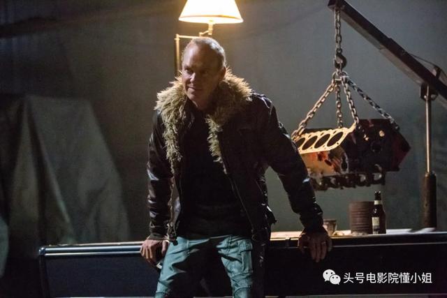 DC电影《闪电侠》开拍！超女造型被吐槽，白发蝙蝠侠让粉丝激动了