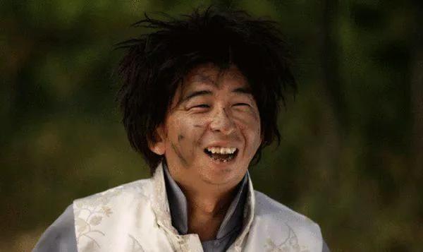 24年,从“第一丑星”到身价过亿,他的人生剧本有多离谱?