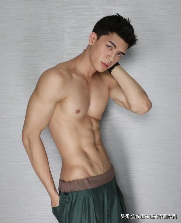 泰国娱乐圈最火健身狂人JossWayar：身材堪称“古希腊雕塑男神”