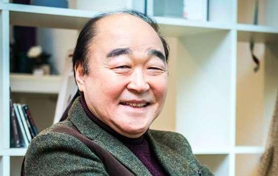 《熔炉》校长称妻子看电影吓得3天不和他说话路人认出他转身就逃