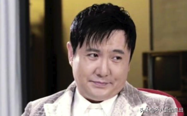 徐峥把星条旗穿在身上,欧阳震华质疑日本学校,这就是差距