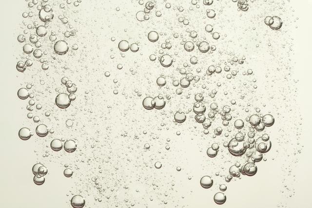 庄子《秋水》：夔怜蚿，蚿怜蛇，蛇怜风，风怜目，目怜心