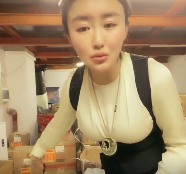 娇娇直播再爆料，称前夫强到不屑赵本山，称自己是毒蛇要咬死他