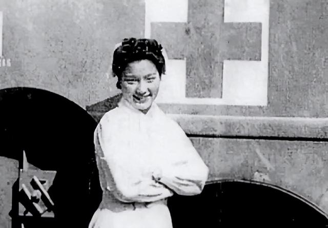 1942年，三名女兵遭日军侵犯，我国女军医却说：快把内衣脱下来！