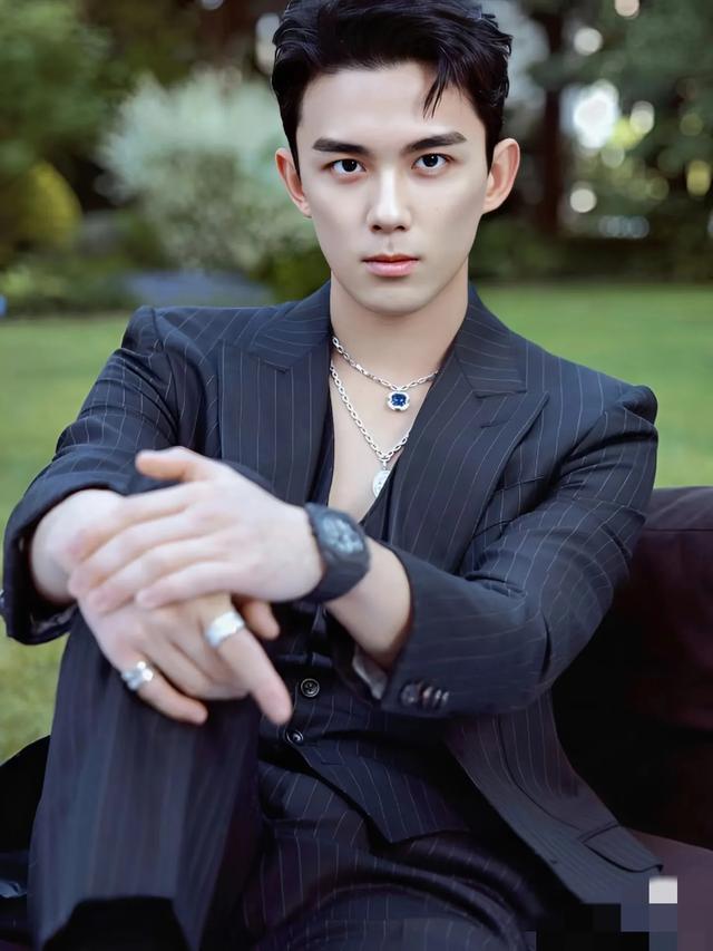 老天奶！这是看着长大的孩子“光屁股”吴磊？真像“杀猪盘”网照