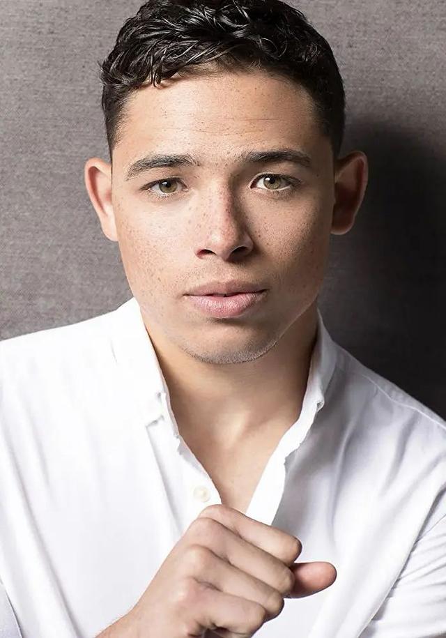 变形金刚第6部来了!擎天柱大黄蜂经典再现,网友:这真是童年