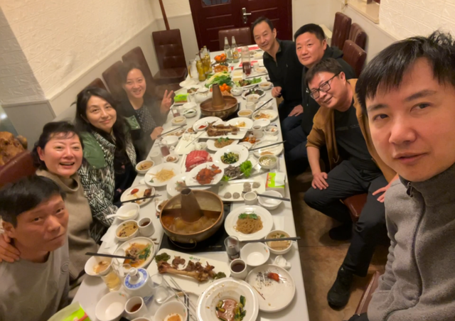 梅婷前夫罕露面，参加同学聚会发福明显，与李小冉分手后低调成婚