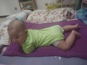 舔妈妈的脚(241028日～1125日，趴，翻身翻地下，叫妈妈)