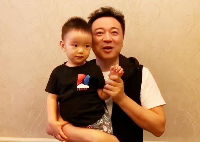 《无间》张晞临：成名前请客赊遍一条街，48岁后连生两个儿子