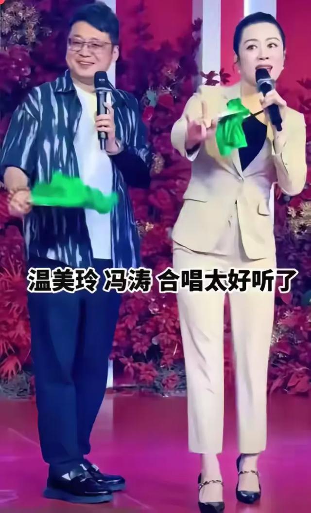 温美玲穿黑色吊带,与何晓影一起参加活动,被网友吐槽不稳重