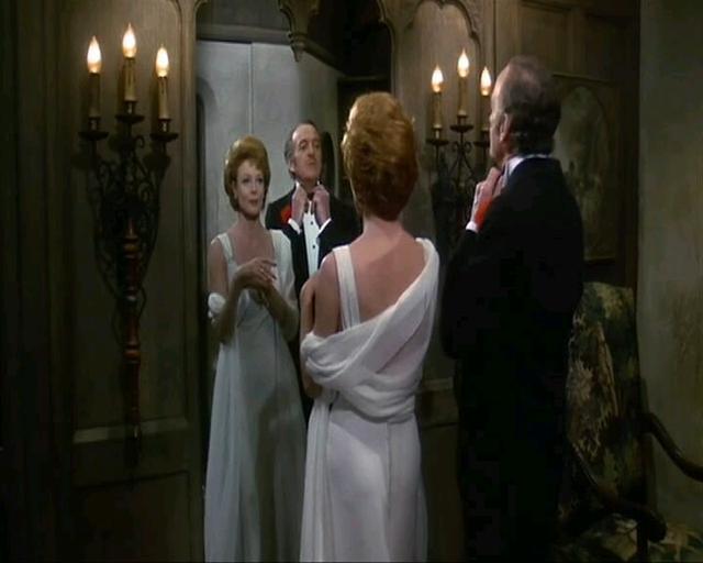 电影《怪宴》用黑色幽默的方式，间接的来嘲讽、挖苦侦探文化！