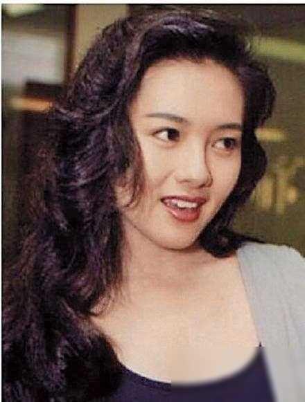 《蜜桃成熟时》：30年后，这部香港电影经典凭什么打动人心？