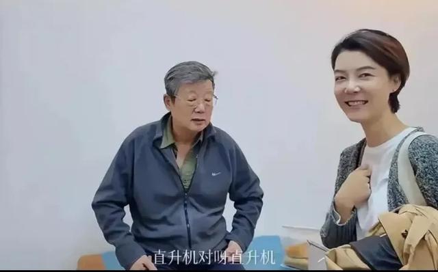 车晓与妈妈王丽云聚餐，促膝长聊关系好很多，但仍和爸爸更亲近