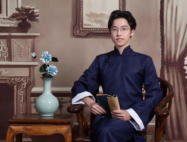 出生就是困难模式？少年先天脊柱裂，却逆天改命成最强大脑