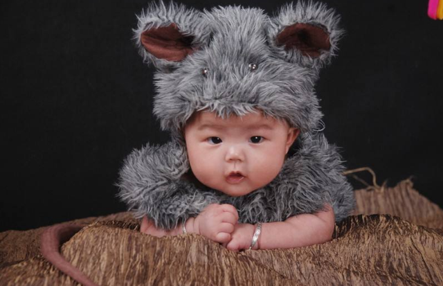 孩子姓“陈”，出生证被医生打错，宝妈看到后大喜：就这样不改了