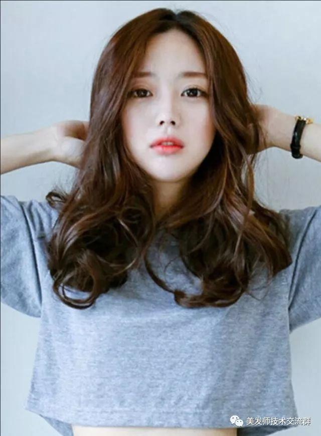 职场女人如何留发型?这几款气质型职场发型,适合各种职业场合