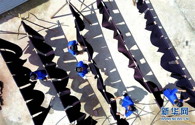 侗乡探秘：亮布侗衣让人迷