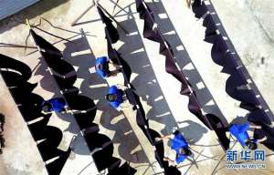 人迷(侗乡探秘：亮布侗衣让人迷)