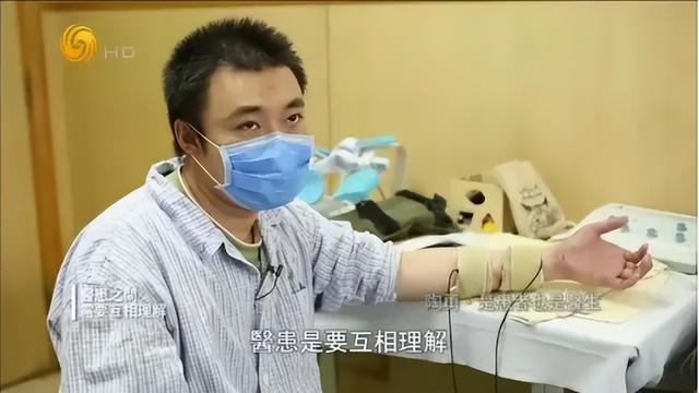 李佳琦直播间公开怼女助理：请别用你的三观，去要求整个世界