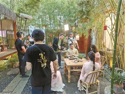 专访｜纪录片《宵夜江湖》总导演杜兴：“美食只是载体，我要反映的是人生故事”