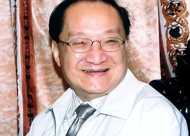 他为娶小三抛弃相伴23年妻子，儿子因此离开世界，前妻孤独终老