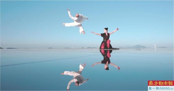 手持峨眉枪，对舞天空镜