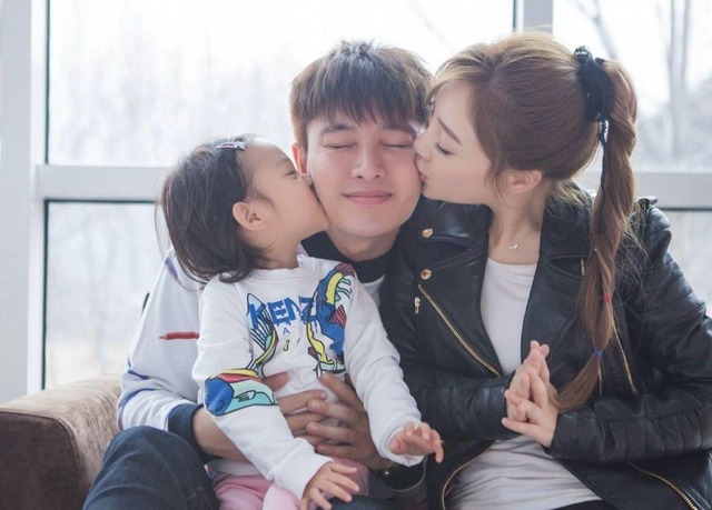 贾乃亮李小璐离婚已传两年，为什么现在才公布？原因或与4点有关