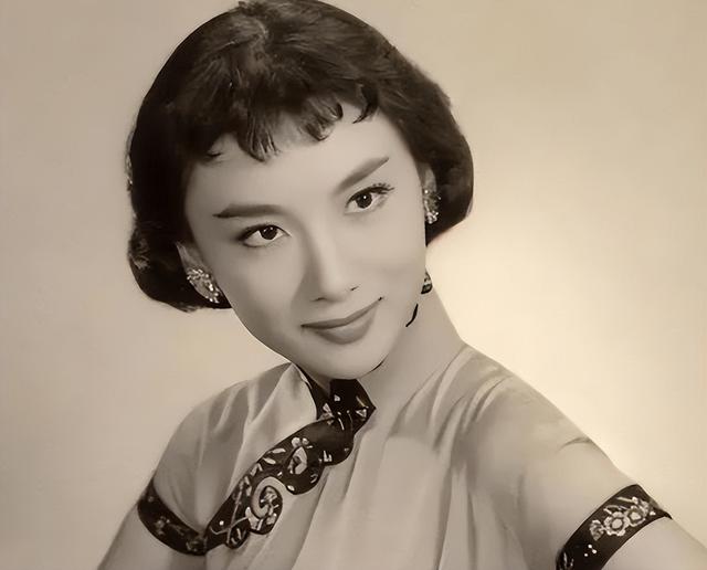 他为娶小三抛弃相伴23年妻子，儿子因此离开世界，前妻孤独终老