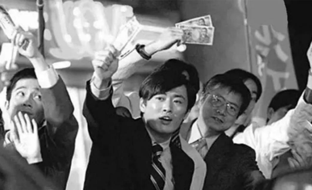 毕业生被公司当狗使唤！日本泡沫破裂后，年轻人如何被吃干抹净？