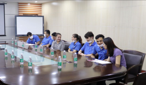 戳破涉疆谎言！这两位新疆姑娘厉害了