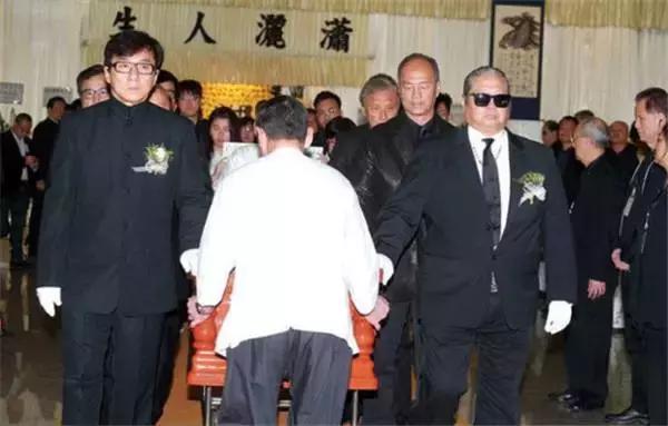 和王小凤并称鬼后，最美女僵尸，如今幸福美满