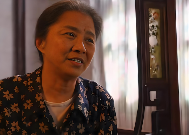 迟蓬：和倪萍是好闺蜜，与丈夫相爱40年，如今因《小巷人家》爆红