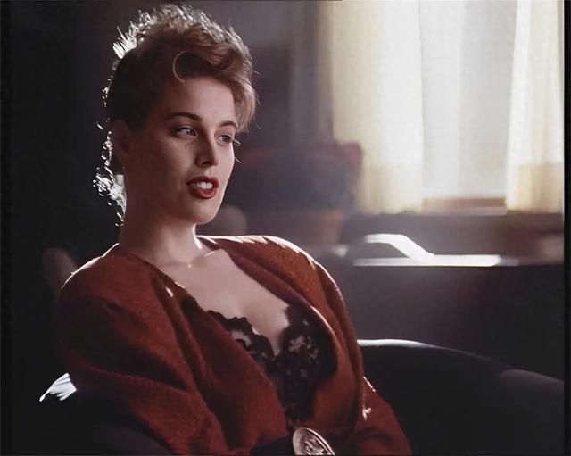 性感尤物香侬·惠利：四部经典艺术电影，值得收藏