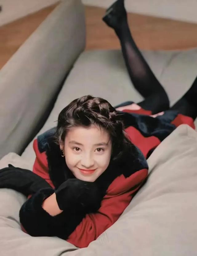 12位日本昭和女星,个个都是风情万种的美熟女,你更喜欢哪一位?