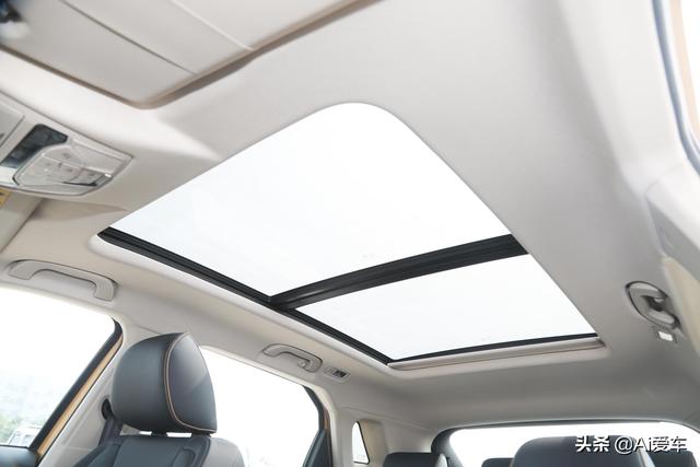 尺寸不小车身好停，自动挡好开家用SUV，不贵又省油，实拍奔腾T77